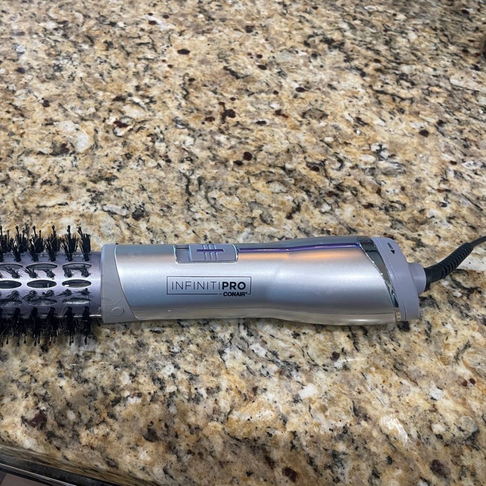 Conair Infinity Pro Hot Air Styling Brush. Used one time Original $70